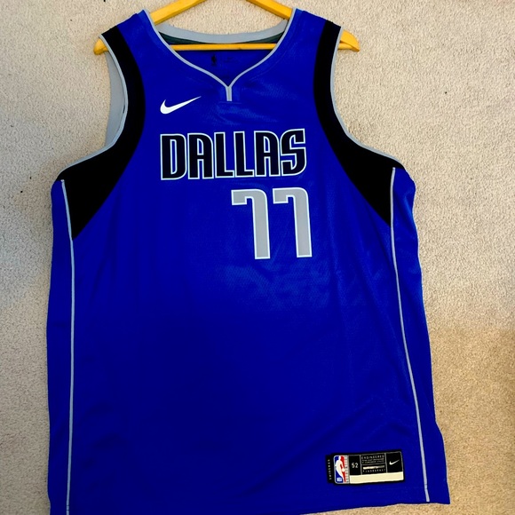 Official Luka Doncic NBA jersey - Picture 1 of 3